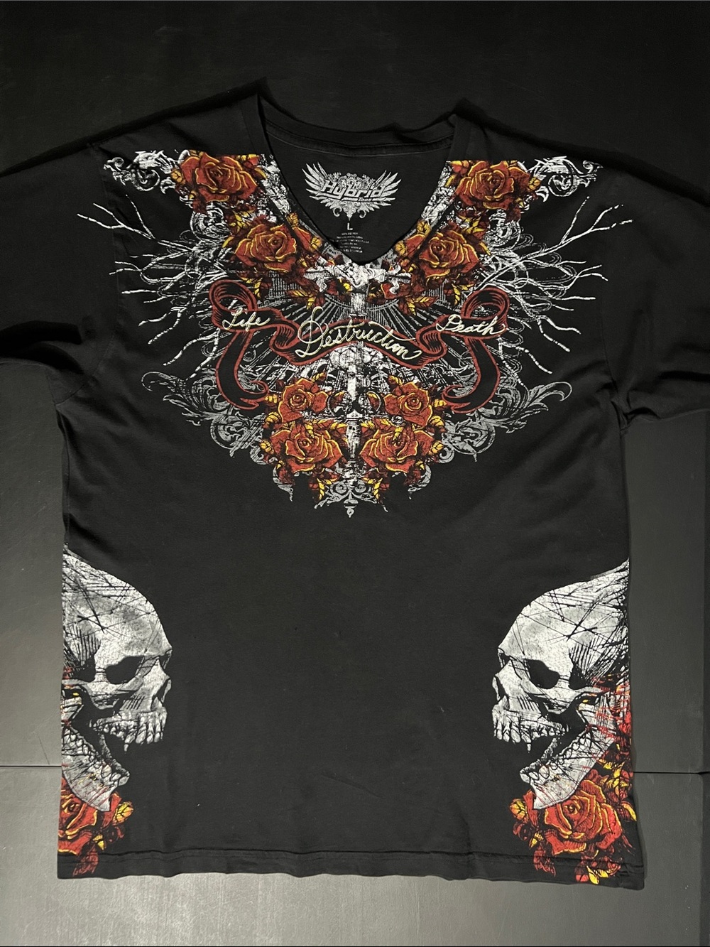 Hybrid & company Black V-Neck Skull and Rose Graphic Tee